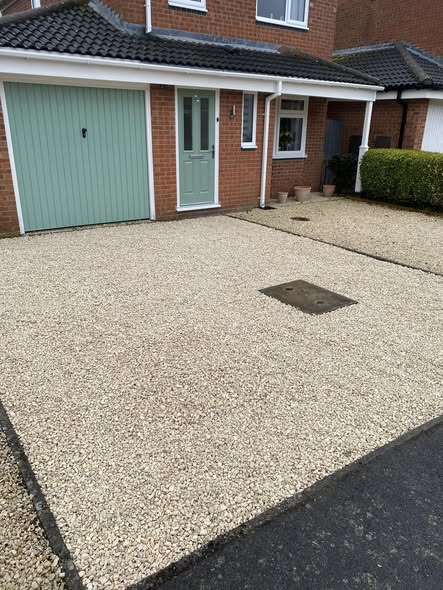 Gravel driveway installation